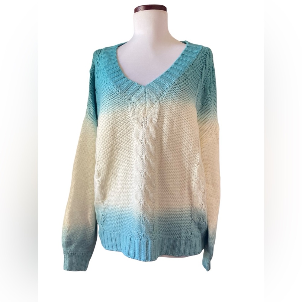 Gorgeous VENUS Ombre Turquoise & Cream V-Neck Cable Knit Sweater Size Medium EUC